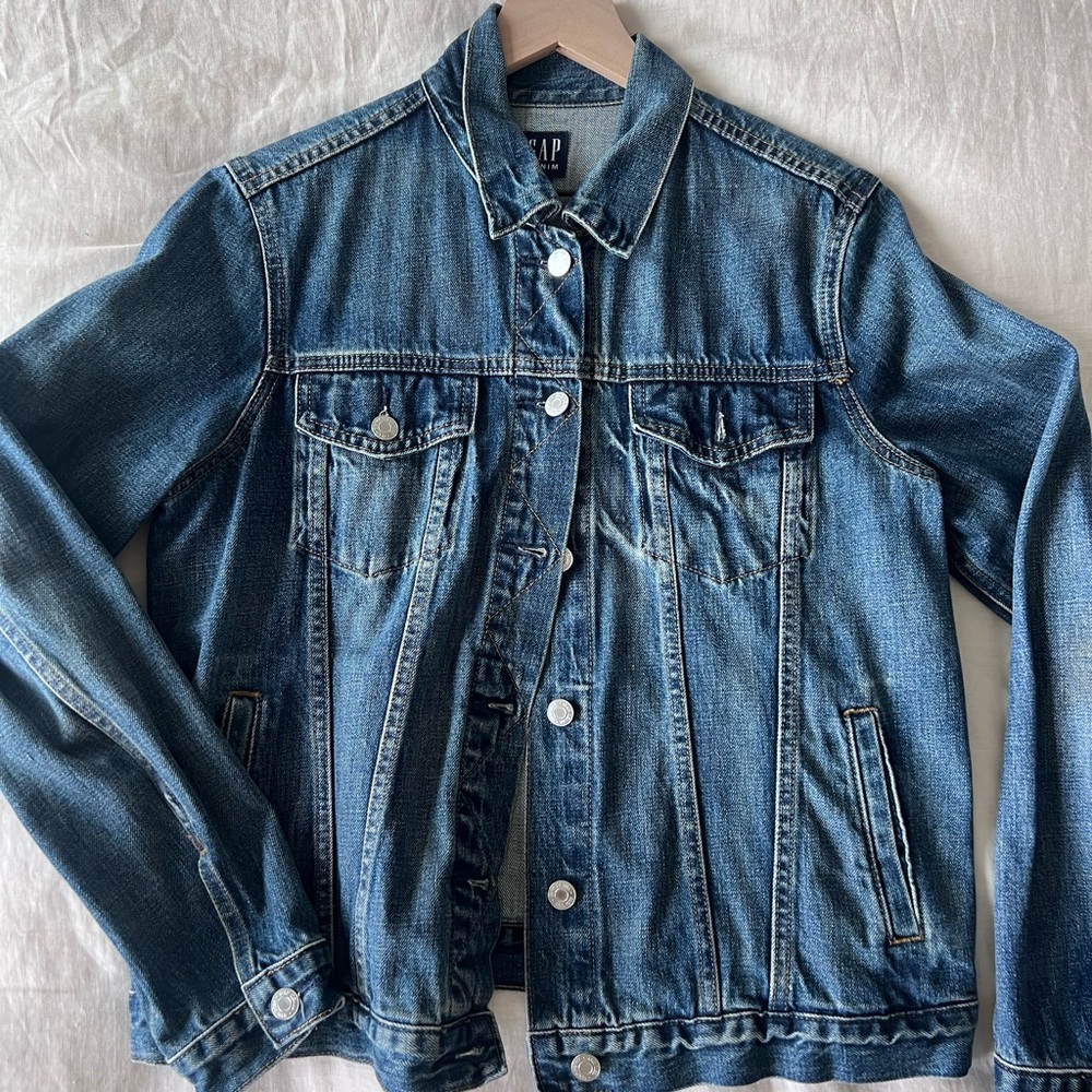 GAP Women’s Classic Blue Denim Jacket